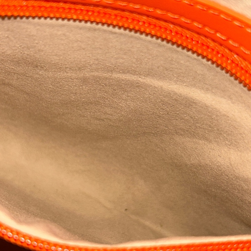 Pre loved Michael Kors quilted jet set Orange Embossed Tote Bag with wristlet - Picture 7 of 16